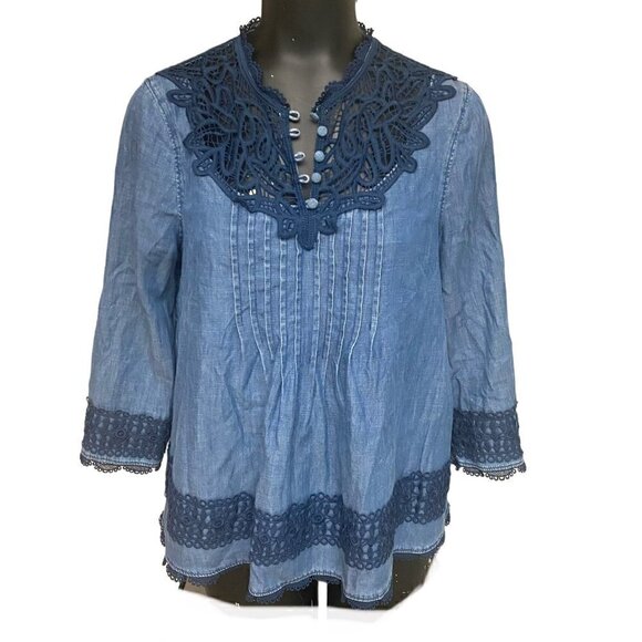 Holding Horses Anthropologie Lace Trim Chambray Top in Blue Size 4 - Picture 2 of 7